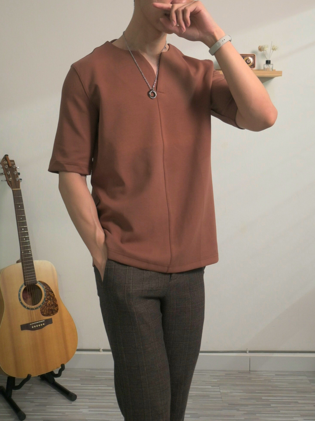 V-Neck Shirt Essential | Brown
