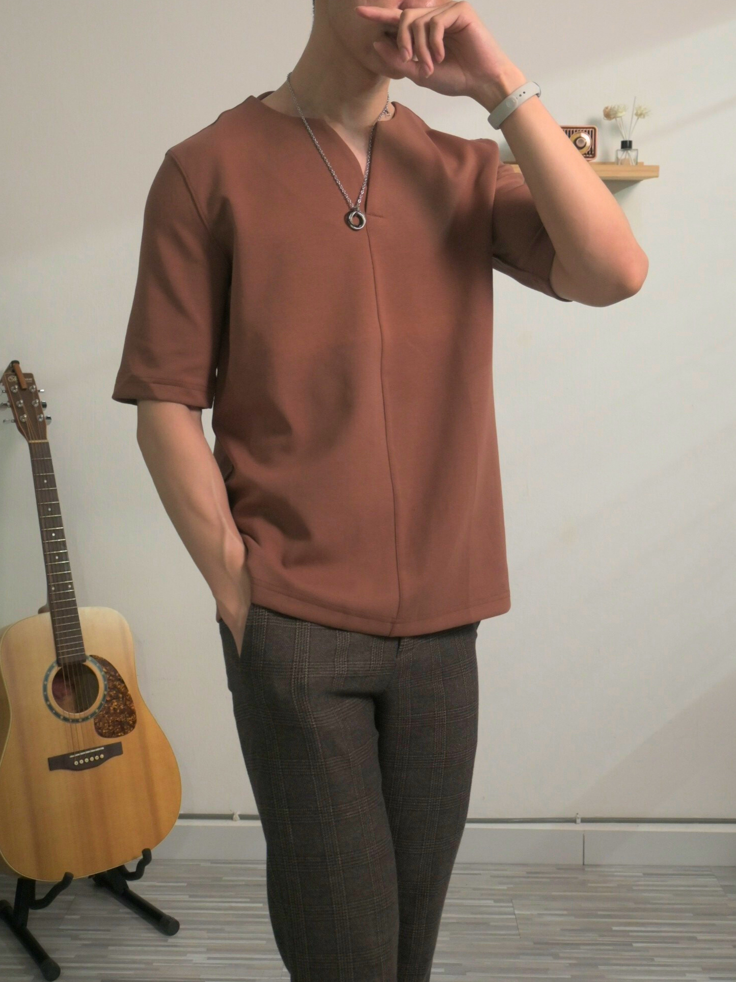 V-Neck Shirt Essential | Brown