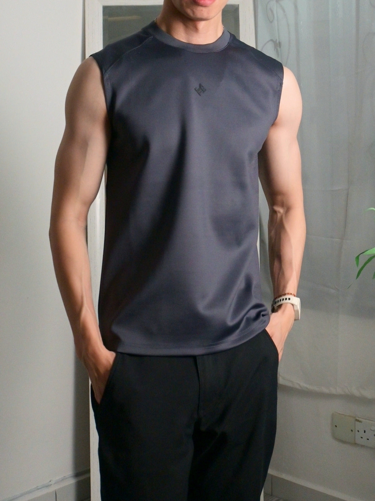 Nimbus Regular Arc Vest | Charcoal