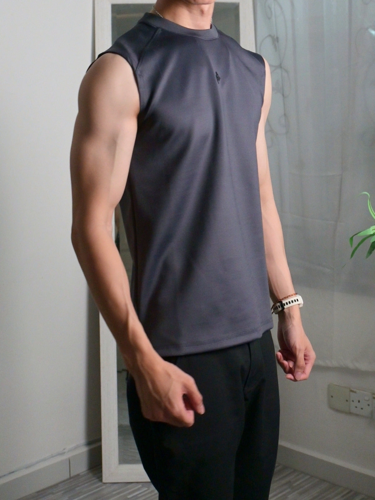 Nimbus Regular Arc Vest | Charcoal