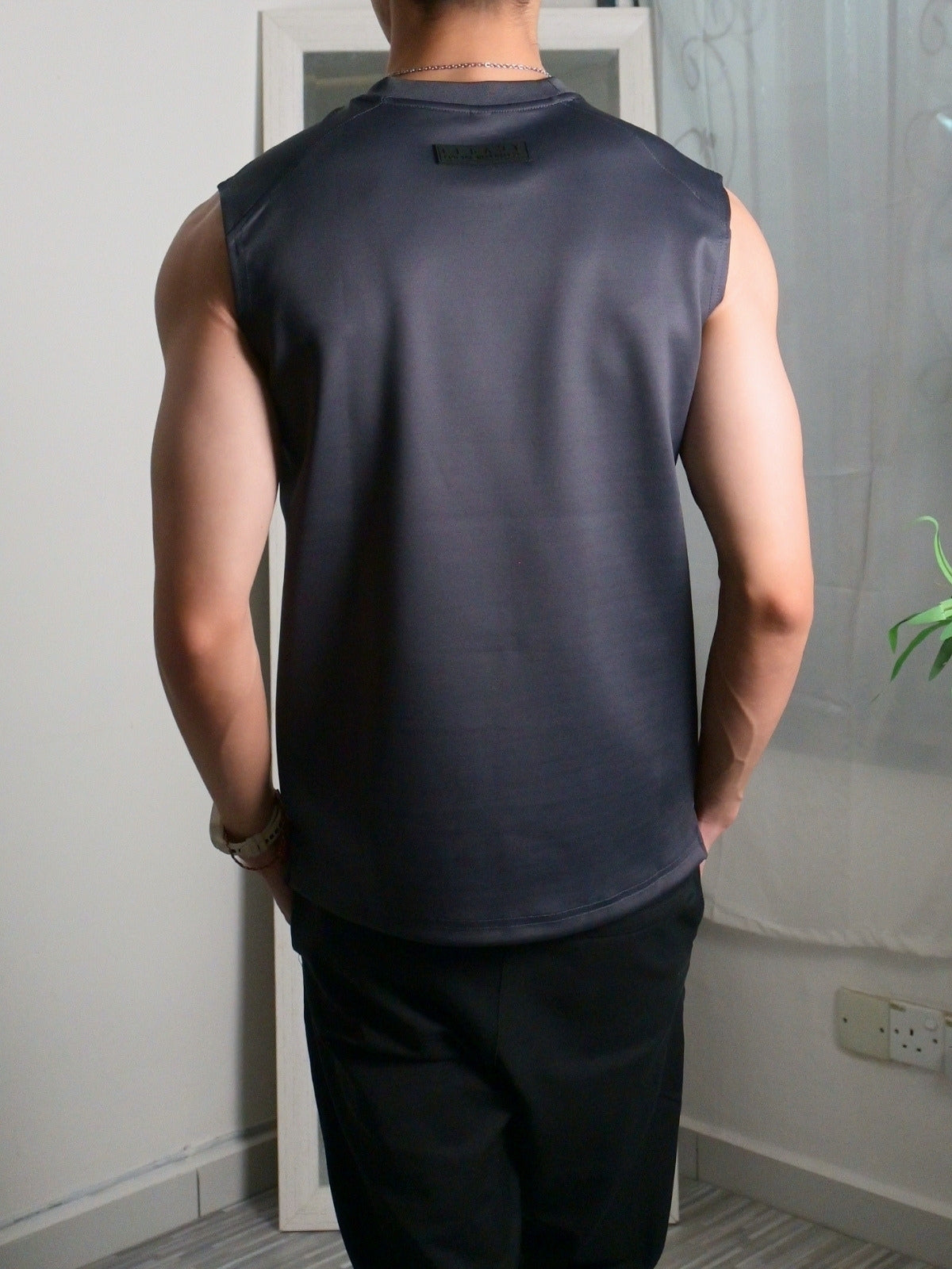 Nimbus Regular Arc Vest | Charcoal