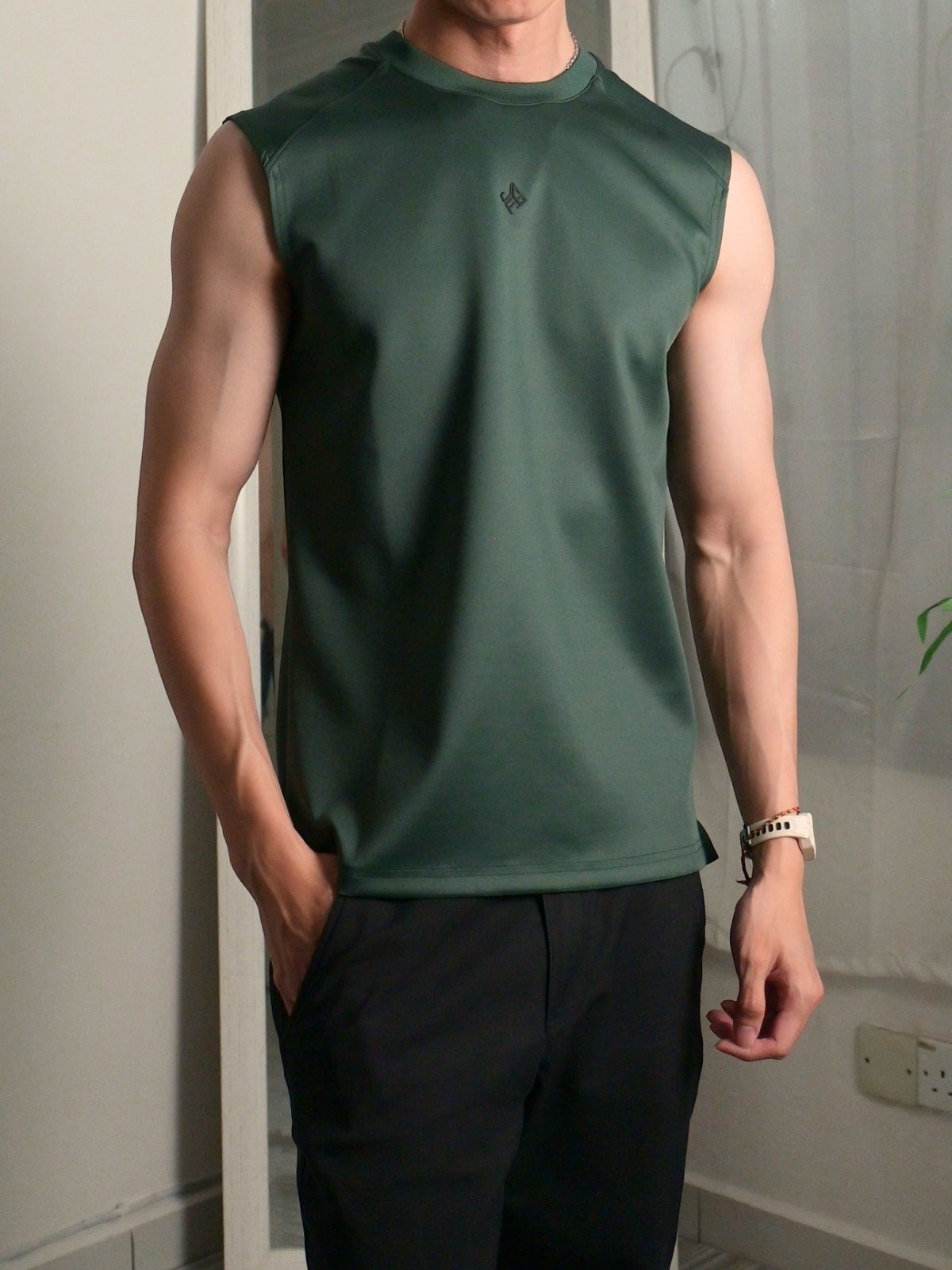 Nimbus Regular Arc Vest | Dark Green
