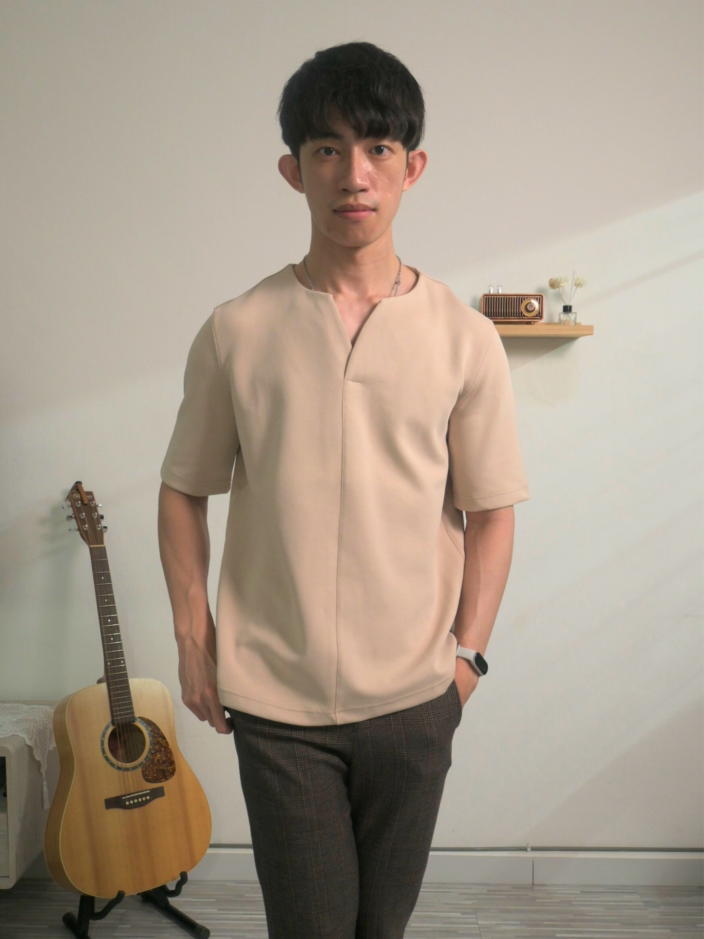 V-Neck Shirt Essential | Beige